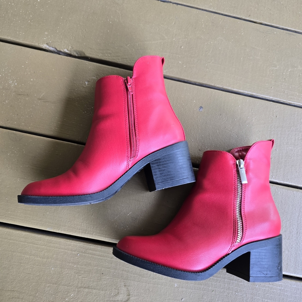 Red Ankle Boots with Zippers By Pizz Annu SZ 7 US EURO 37